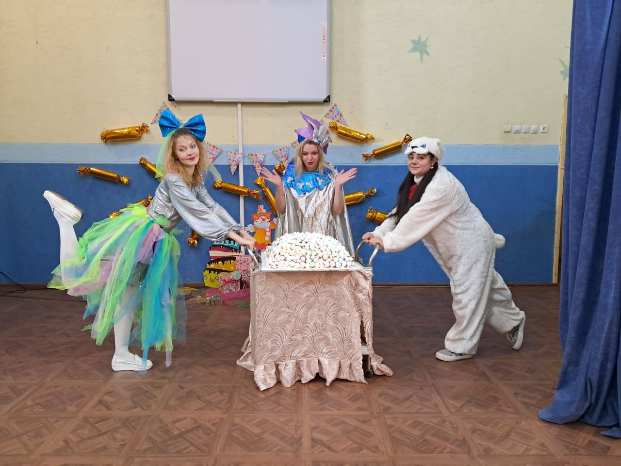 Старшая группа &amp;quot;Радужка&amp;quot; поздравляет с днем рождения прогимназию &amp;quot;Кристаллик&amp;quot;.