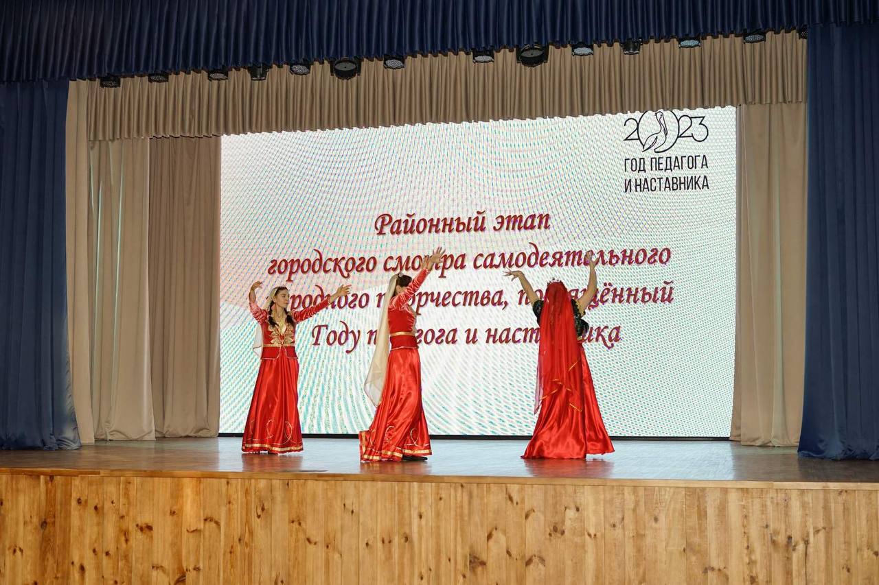 Творческий коллектив &amp;quot;Южный ветер&amp;quot; принял участие в районном этапе смотра самодеятельного народного творчества среди педагогов и наставников Кировского района..