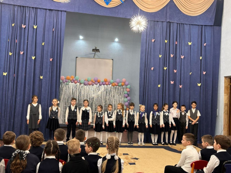 Школьный конкурс чтецов по теме "Отечества достойные сыны"..